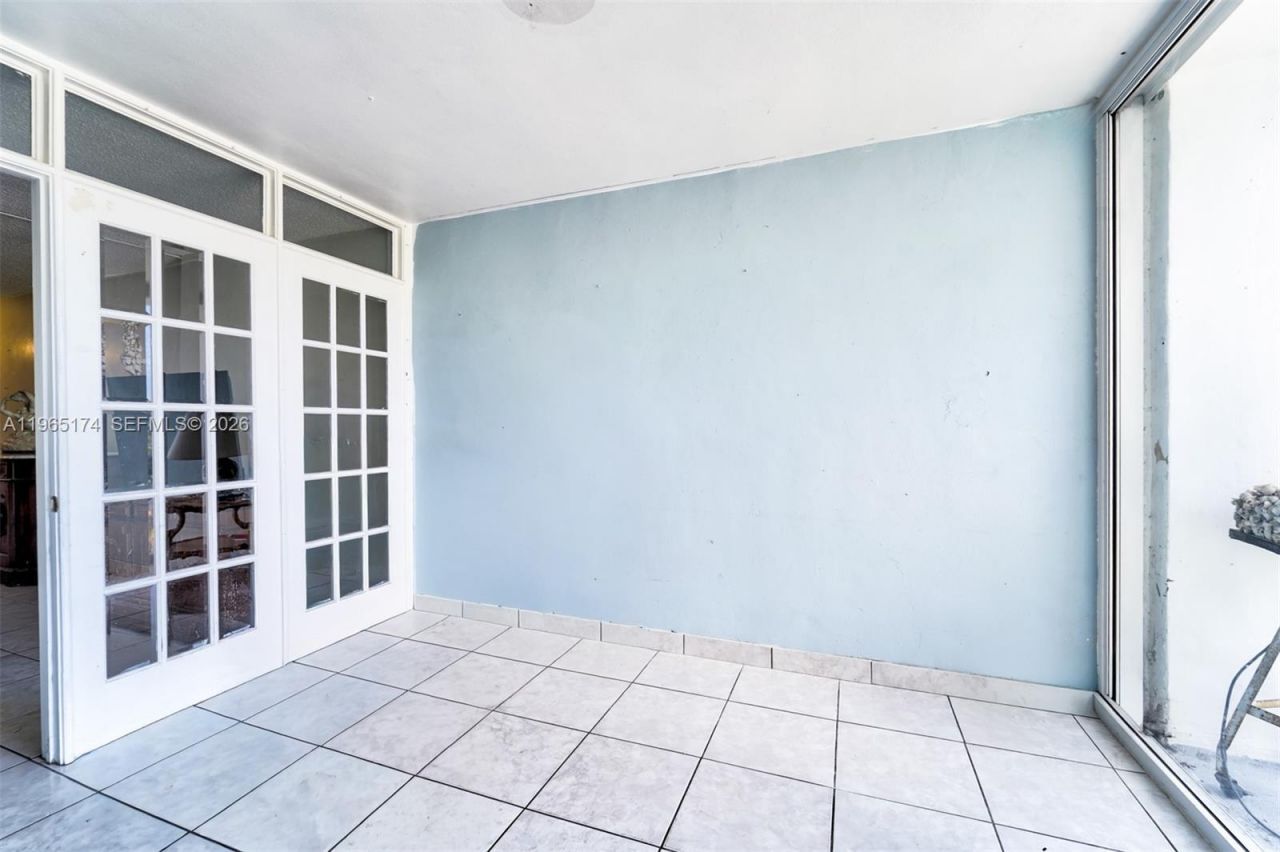 6450 Collins Ave, Unit 202, Miami Beach, FL 33141 Photo