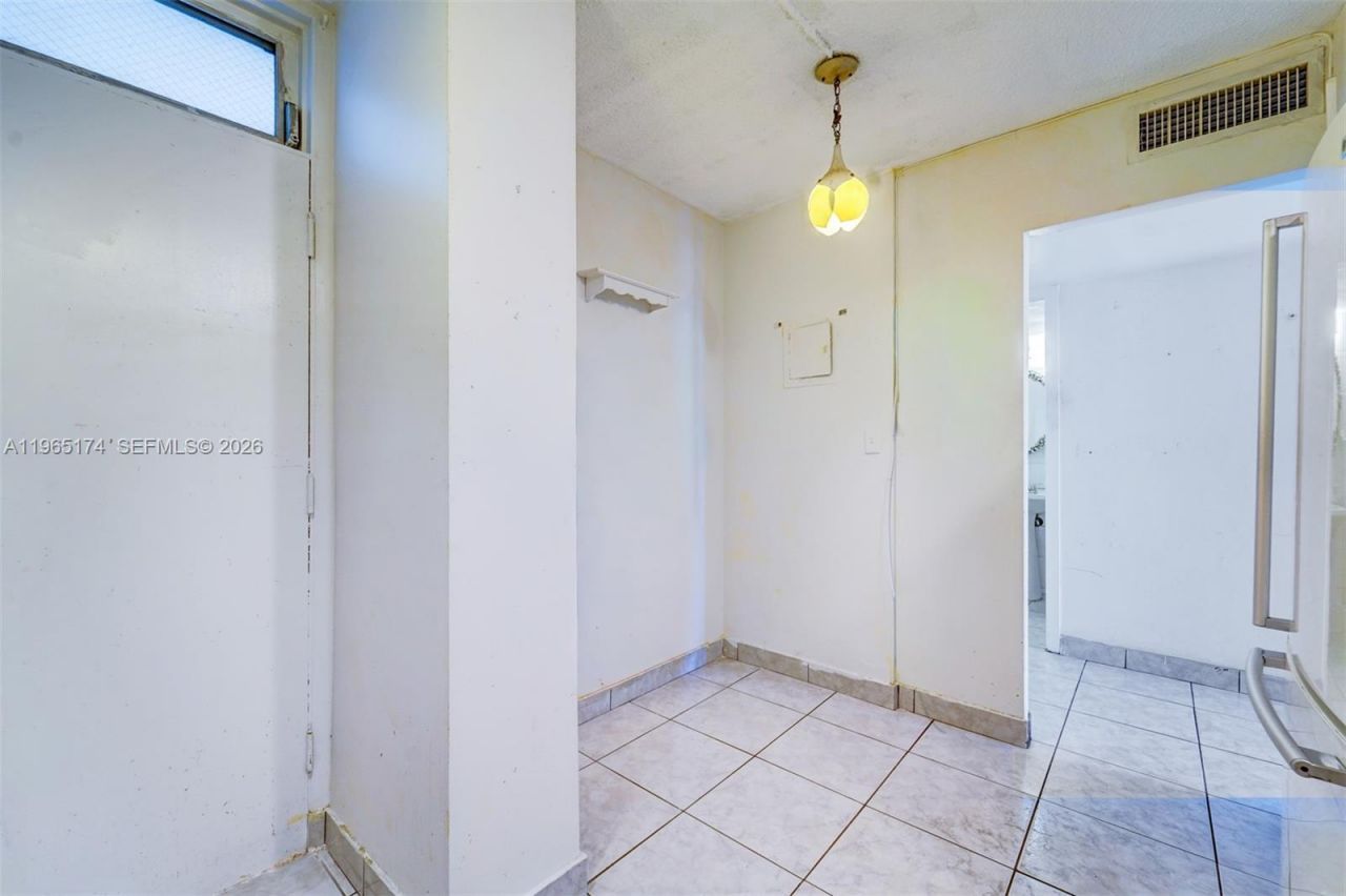 6450 Collins Ave, Unit 202, Miami Beach, FL 33141 Photo