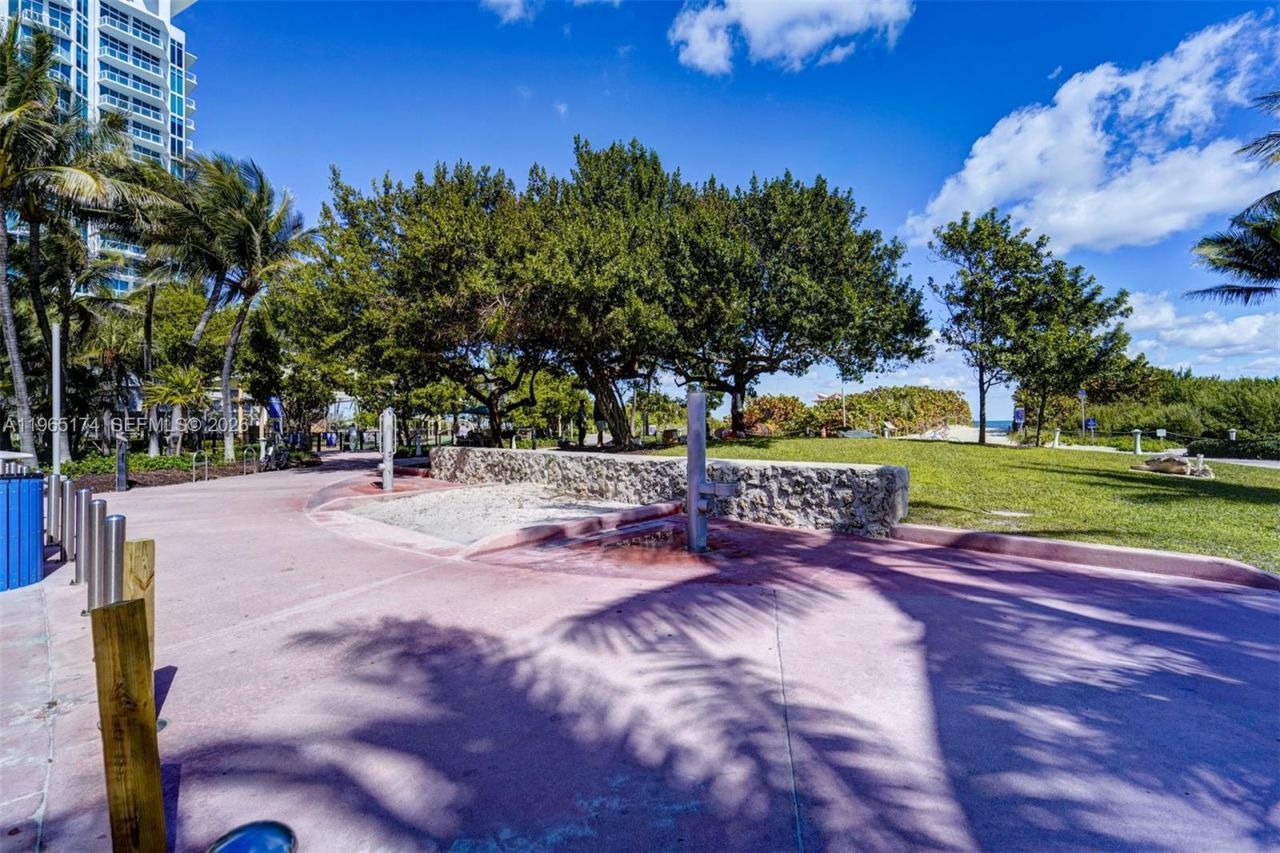 6450 Collins Ave , Unit 202, Miami Beach, FL 33141 Photo