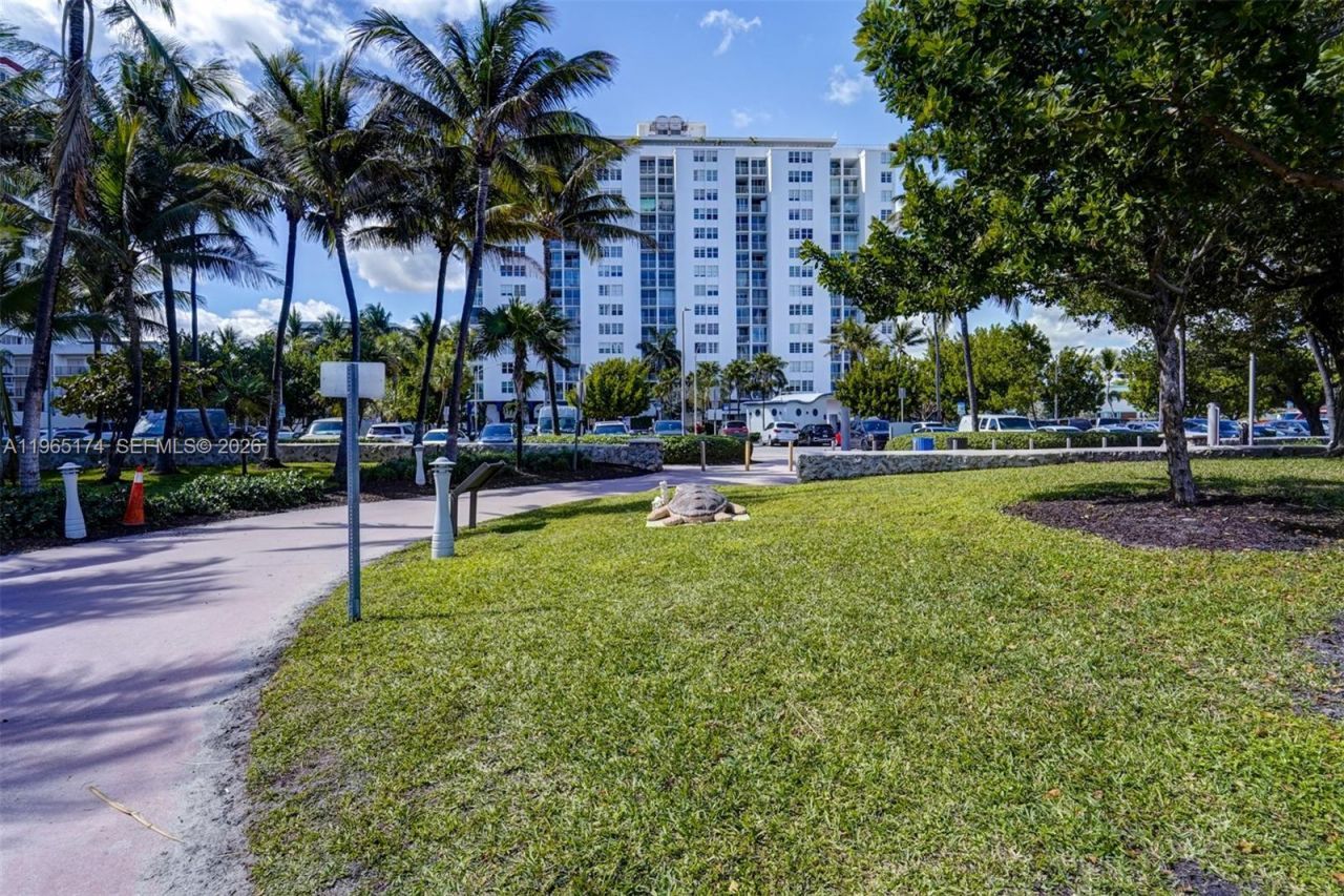 6450 Collins Ave , Unit 202, Miami Beach, FL 33141 Photo