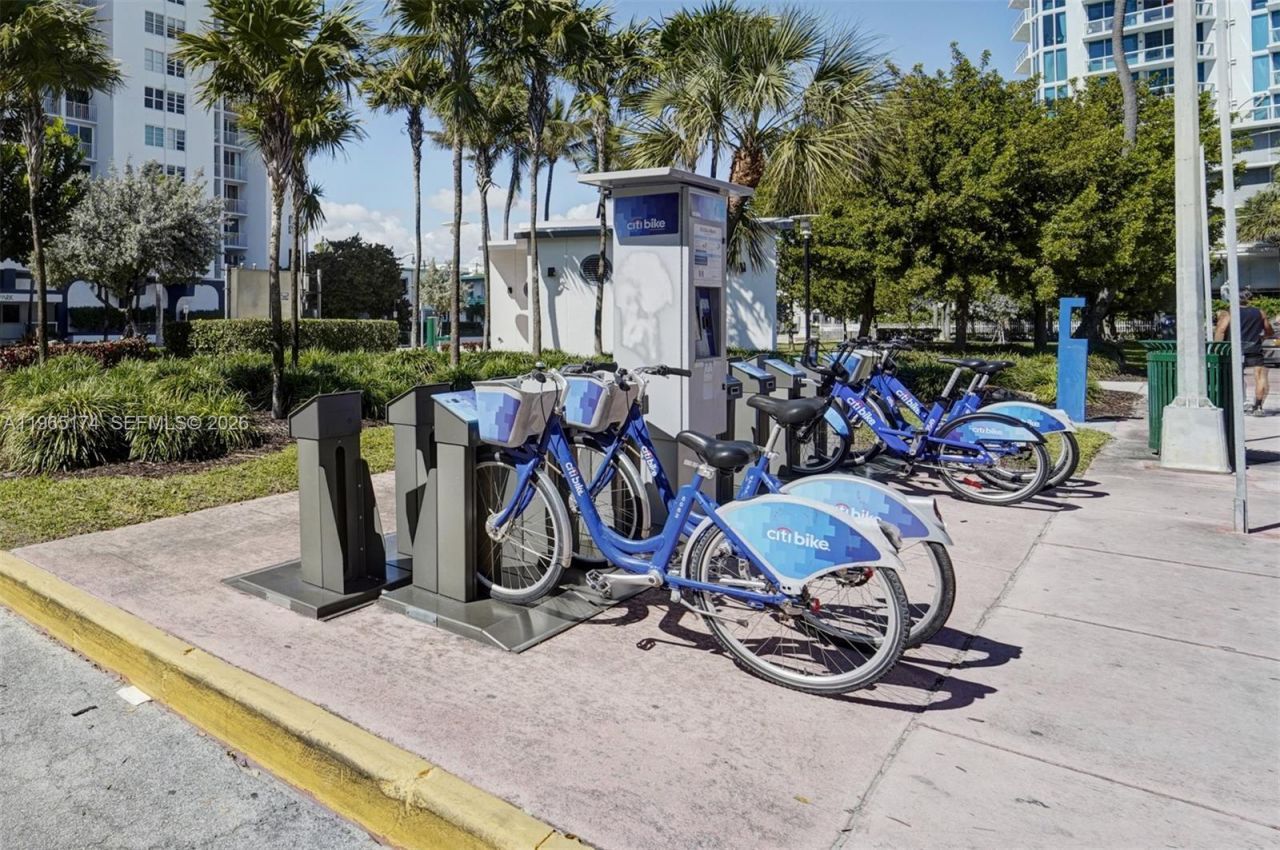 6450 Collins Ave, Unit 202, Miami Beach, FL 33141 Photo