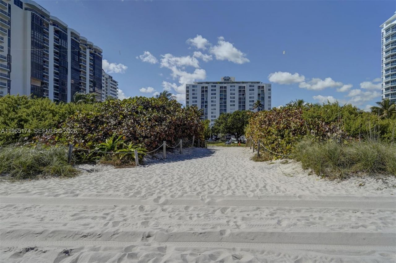 6450 Collins Ave, Unit 202, Miami Beach, FL 33141 Photo