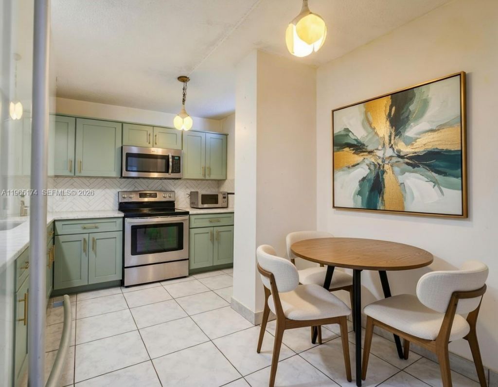 6450 Collins Ave, Unit 202, Miami Beach, FL 33141 Photo