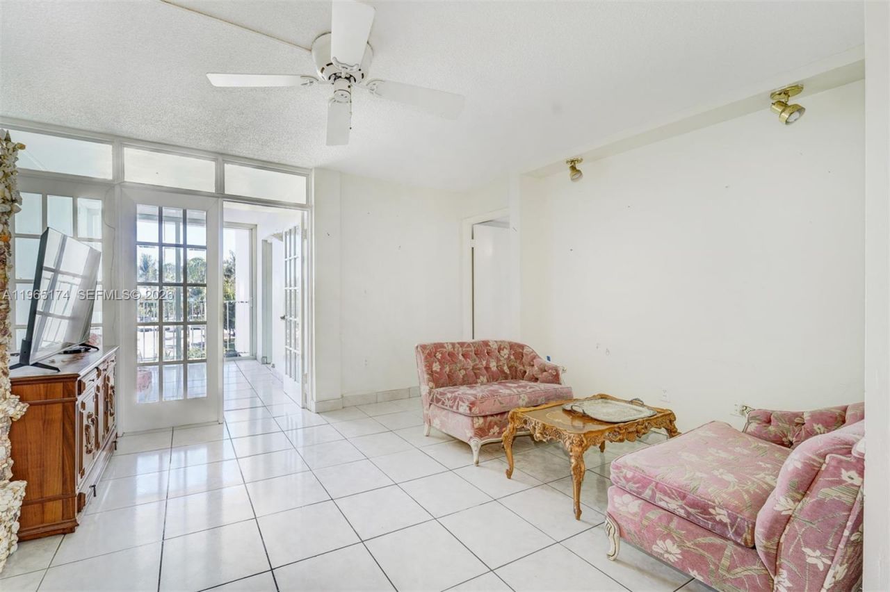 6450 Collins Ave , Unit 202, Miami Beach, FL 33141 Photo