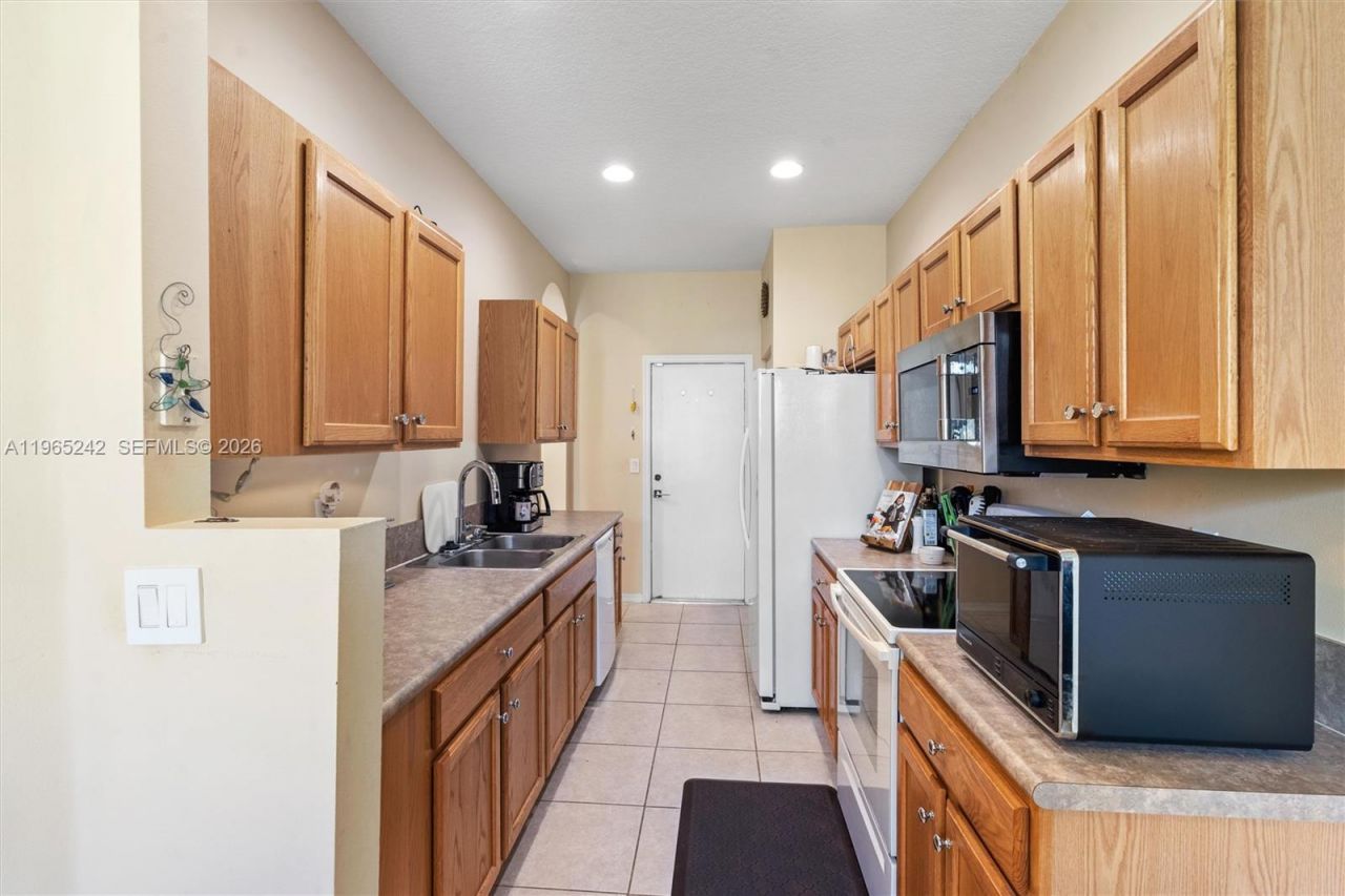 202 River Bluff Ln, Royal Palm Beach, FL 33411 Photo