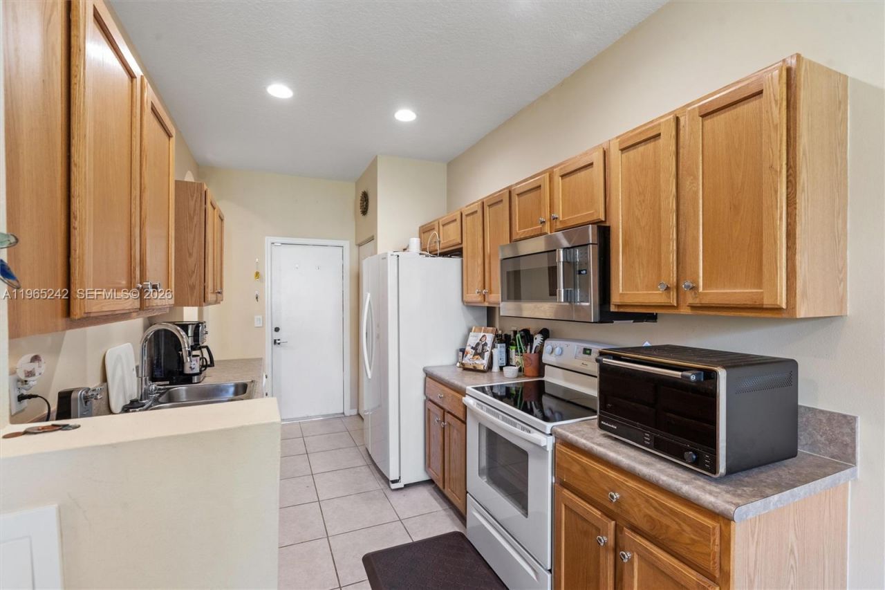 202 River Bluff Ln, Royal Palm Beach, FL 33411 Photo