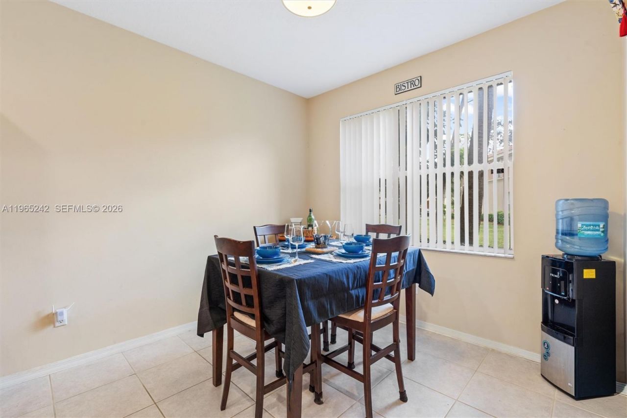 202 River Bluff Ln, Royal Palm Beach, FL 33411 Photo