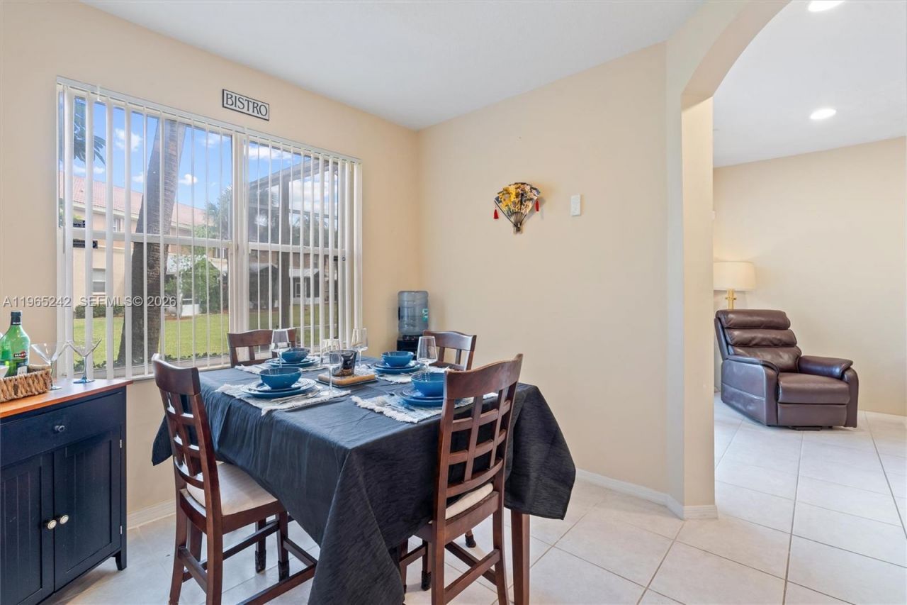 202 River Bluff Ln, Royal Palm Beach, FL 33411 Photo