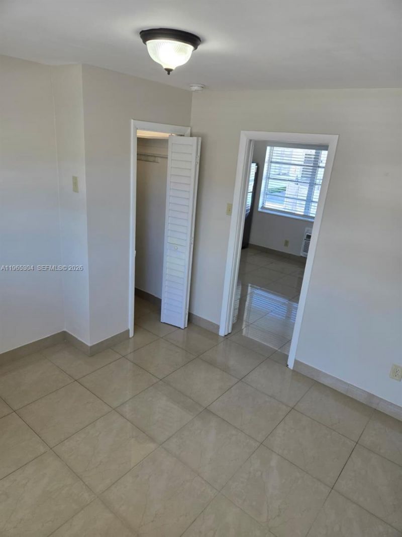 724 NE 6th St, Unit 7, Hallandale Beach, FL 33009 Photo