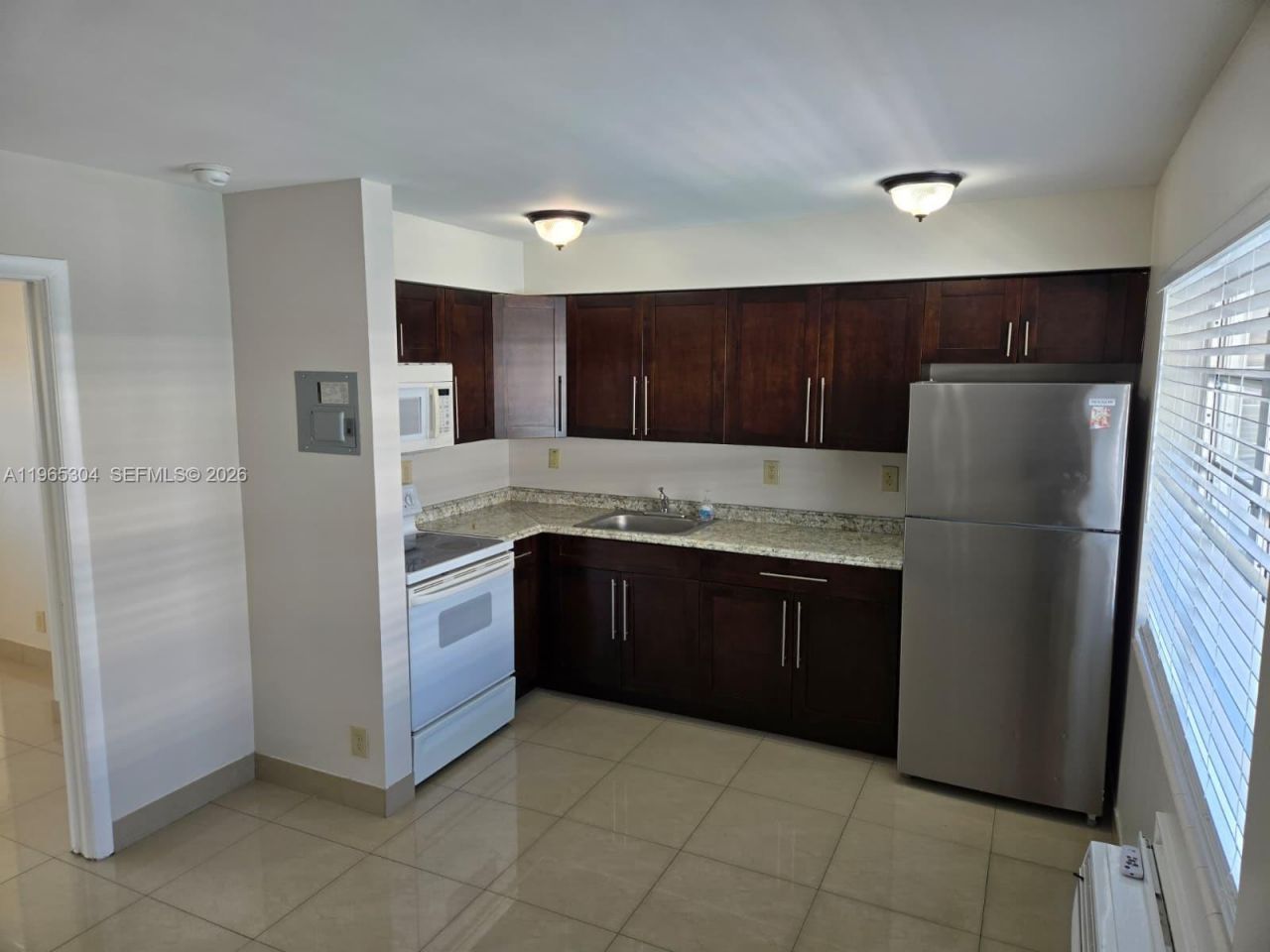724 NE 6th St, Unit 7, Hallandale Beach, FL 33009 Photo