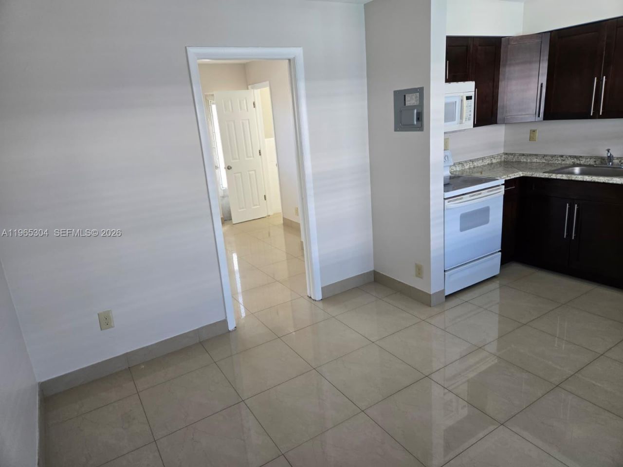 724 NE 6th St, Unit 7, Hallandale Beach, FL 33009 Photo