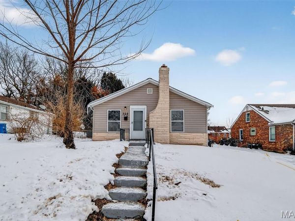 308 Superior Drive, St Louis, MO 63135