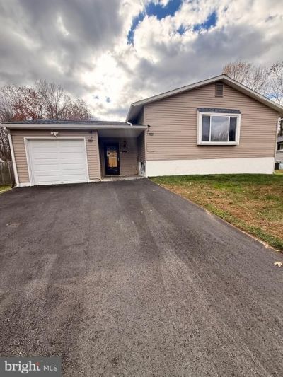 5 Regal Court, Newark, DE 19713 Main Photo