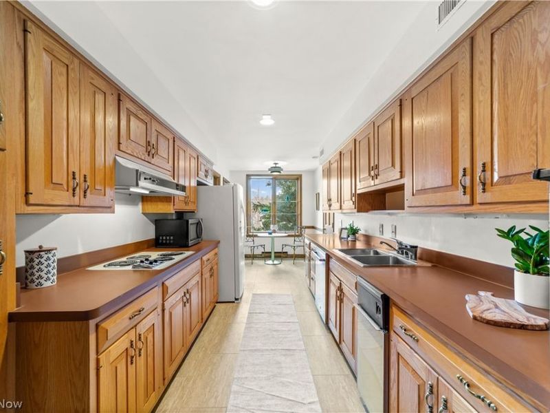 5200 Three Village Drive, Unit LLB, Lyndhurst, OH 44124 Photo 14