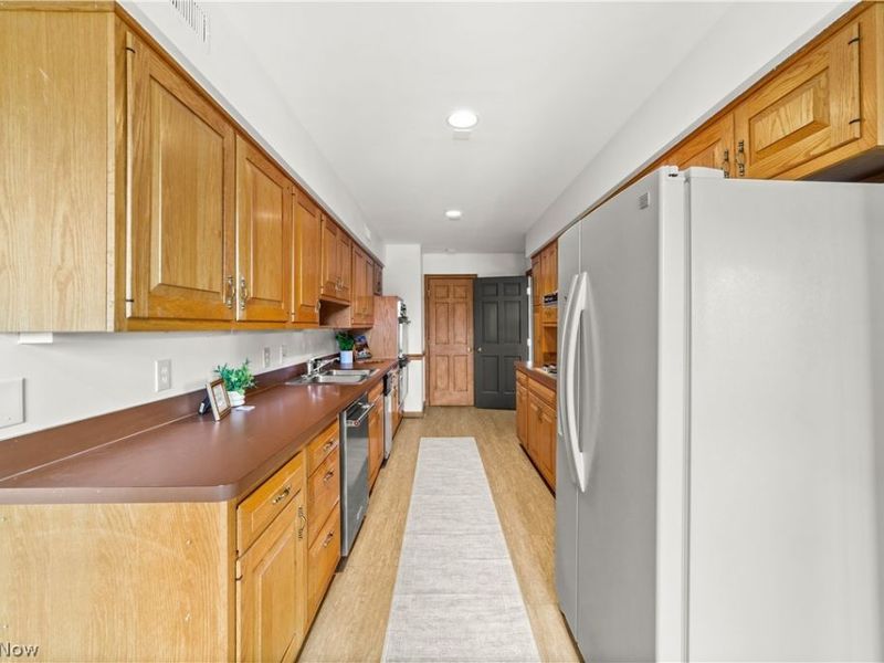 5200 Three Village Drive, Unit LLB, Lyndhurst, OH 44124 Photo 17