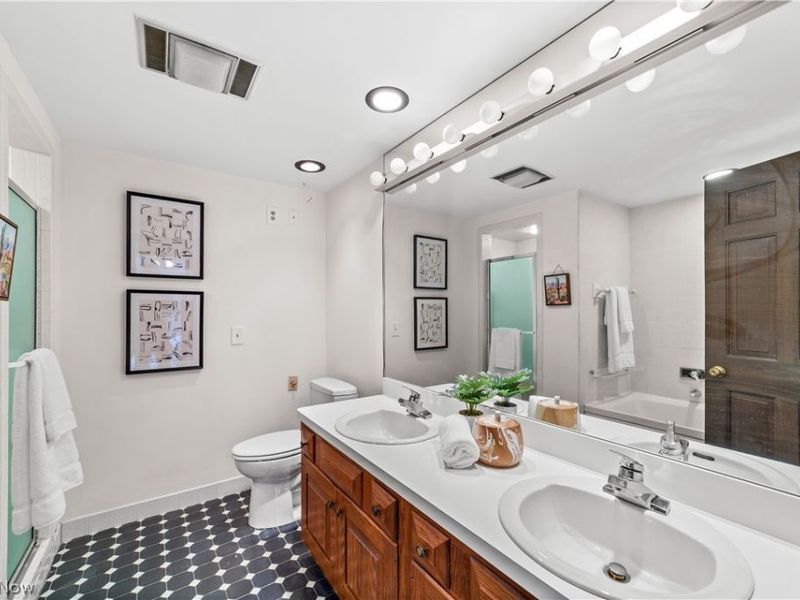 5200 Three Village Drive, Unit LLB, Lyndhurst, OH 44124 Photo 26