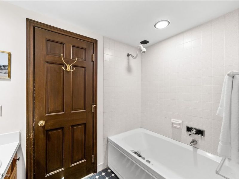 5200 Three Village Drive, Unit LLB, Lyndhurst, OH 44124 Photo 27