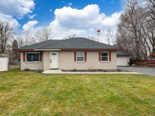 21 N Barker Rd, Spokane Valley, WA 99216
