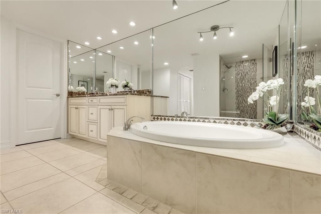 4451 Gulf Shore Blvd N, Unit 406, Naples, FL 34103 Photo