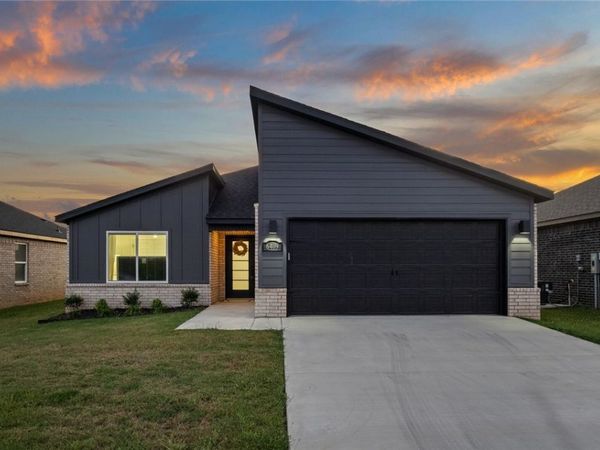 6408 NW Zella Street, Bentonville, AR 72713