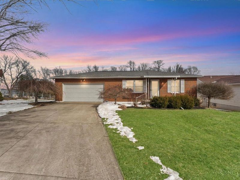 102 Robin Lane, Hillsboro, OH 45133 Photo 1