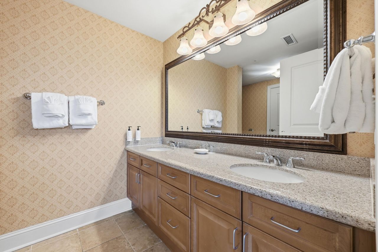 8121 Amalfi Pl.  Photo 16