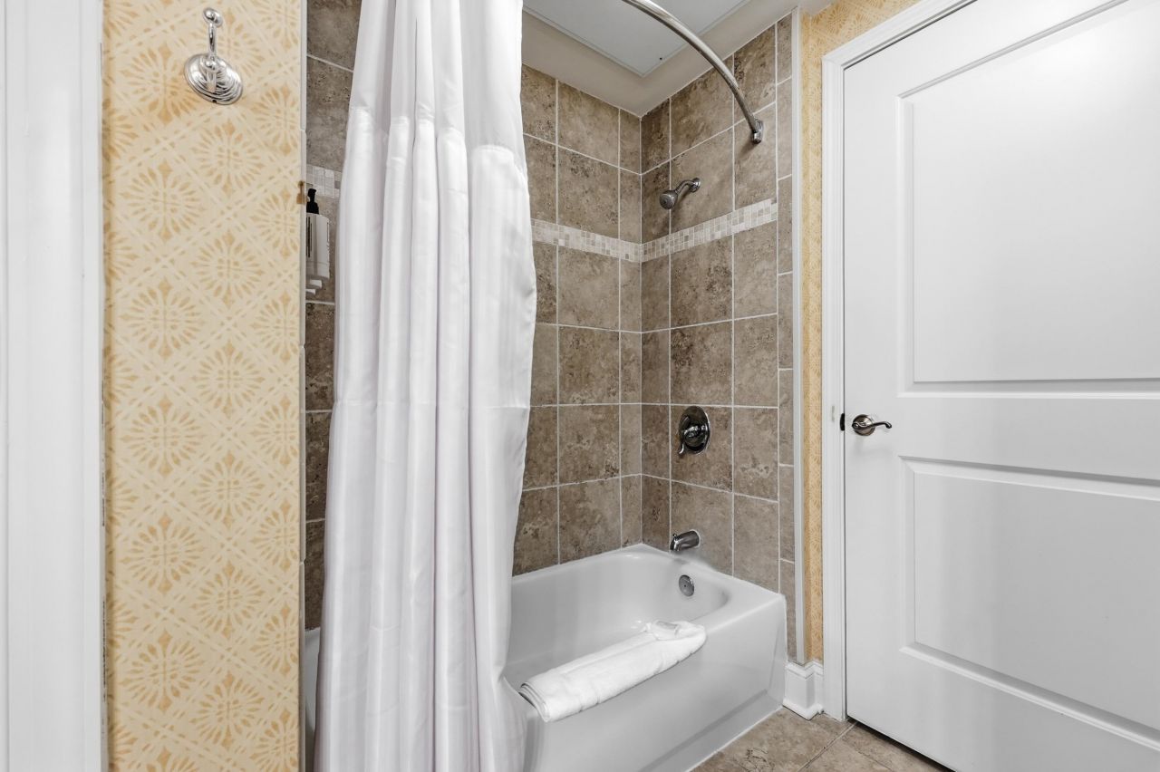 8121 Amalfi Pl.  Photo 23