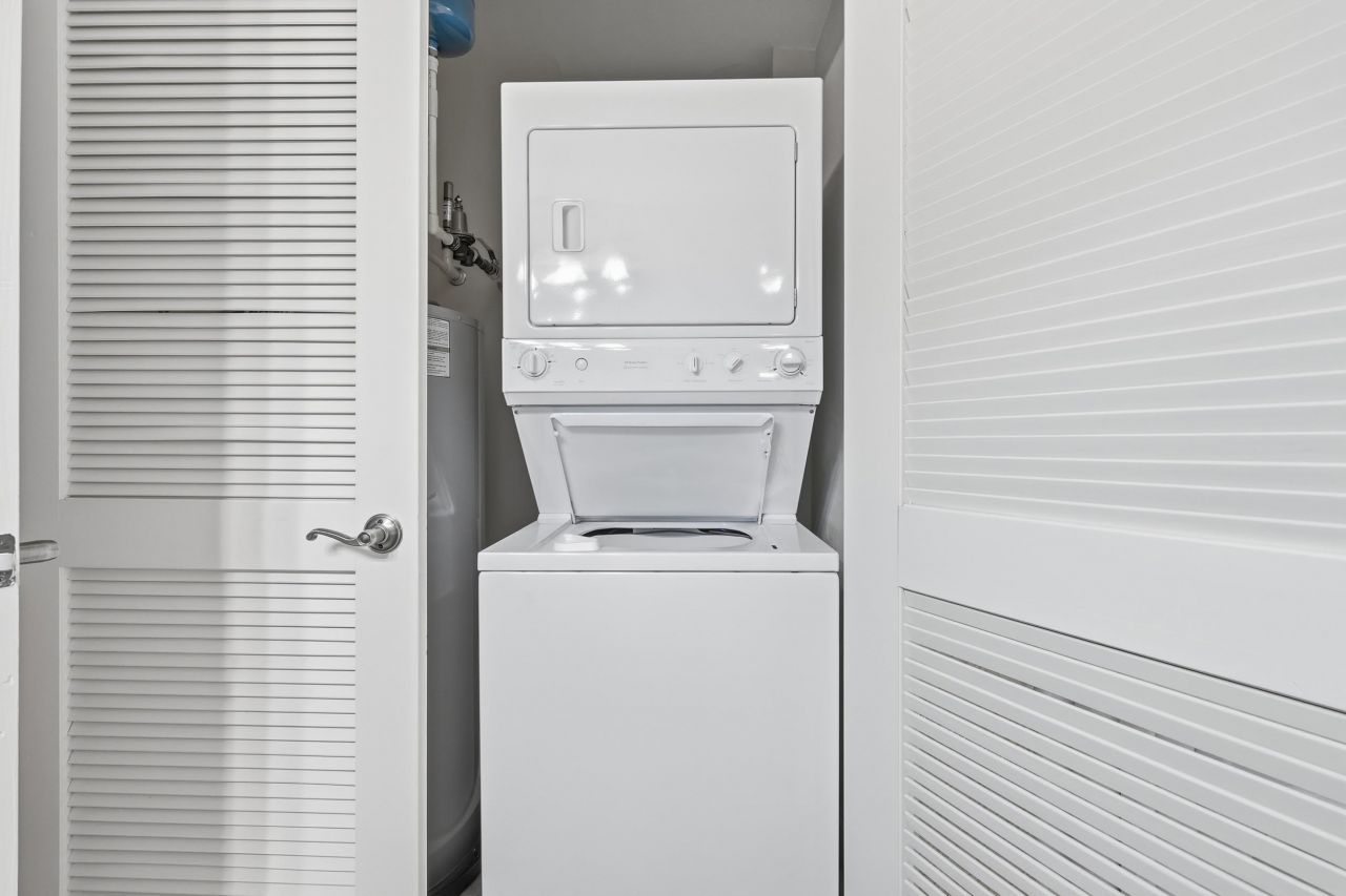 8121 Amalfi Pl.  Photo 24