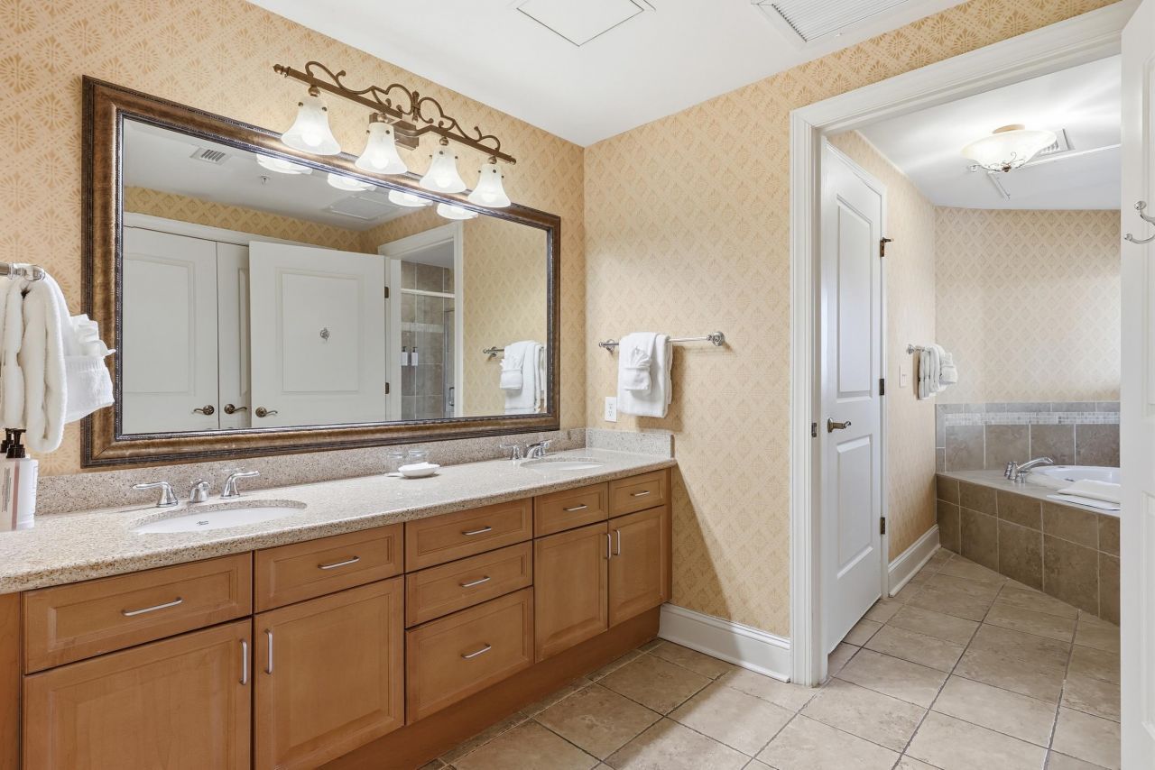 8121 Amalfi Pl.  Photo 34