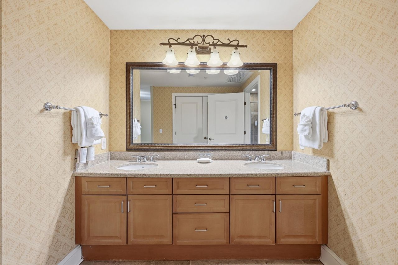 8121 Amalfi Pl.  Photo 35