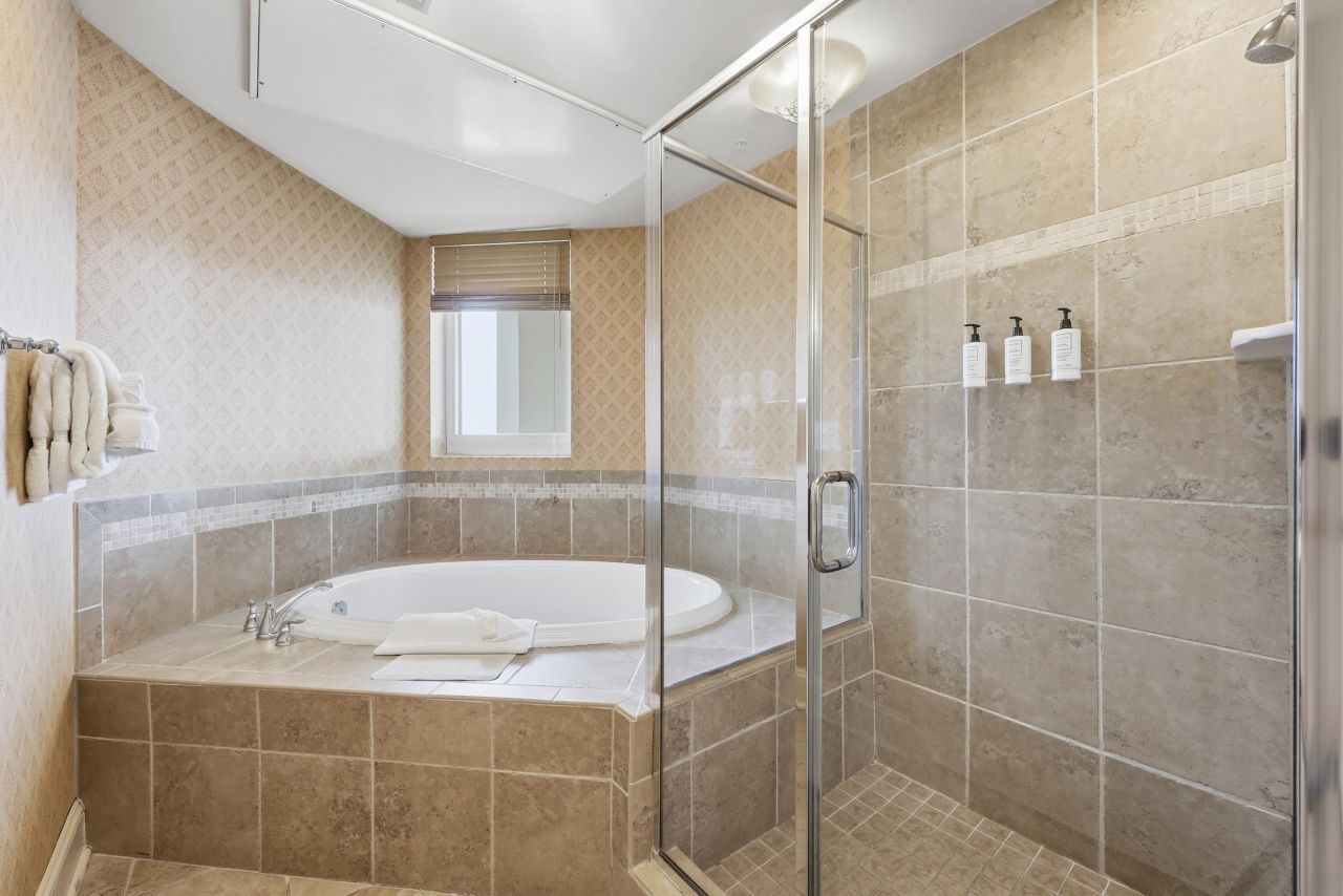 8121 Amalfi Pl.  Photo 36