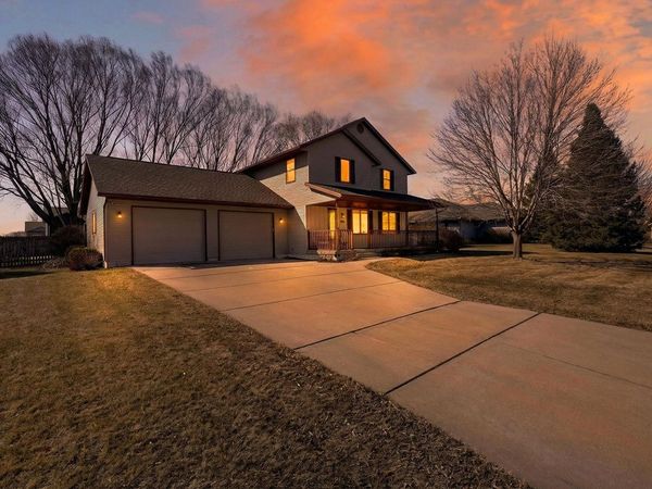 3823 Falcon Ridge Drive, Janesville, WI 53548
