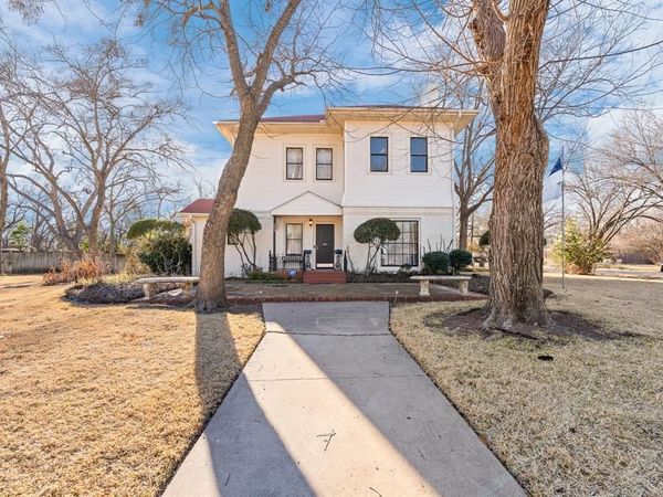 804 Prairie Avenue, Cleburne, TX 76033