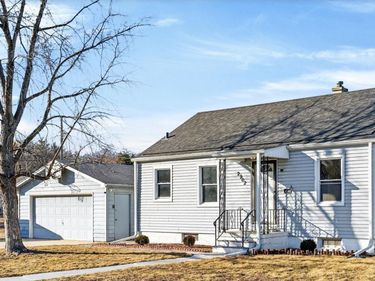 2902 Grebe Street, Omaha, NE 68112