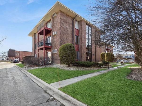 15822 Terrace Drive, Unit R02, Oak Forest, IL 60452