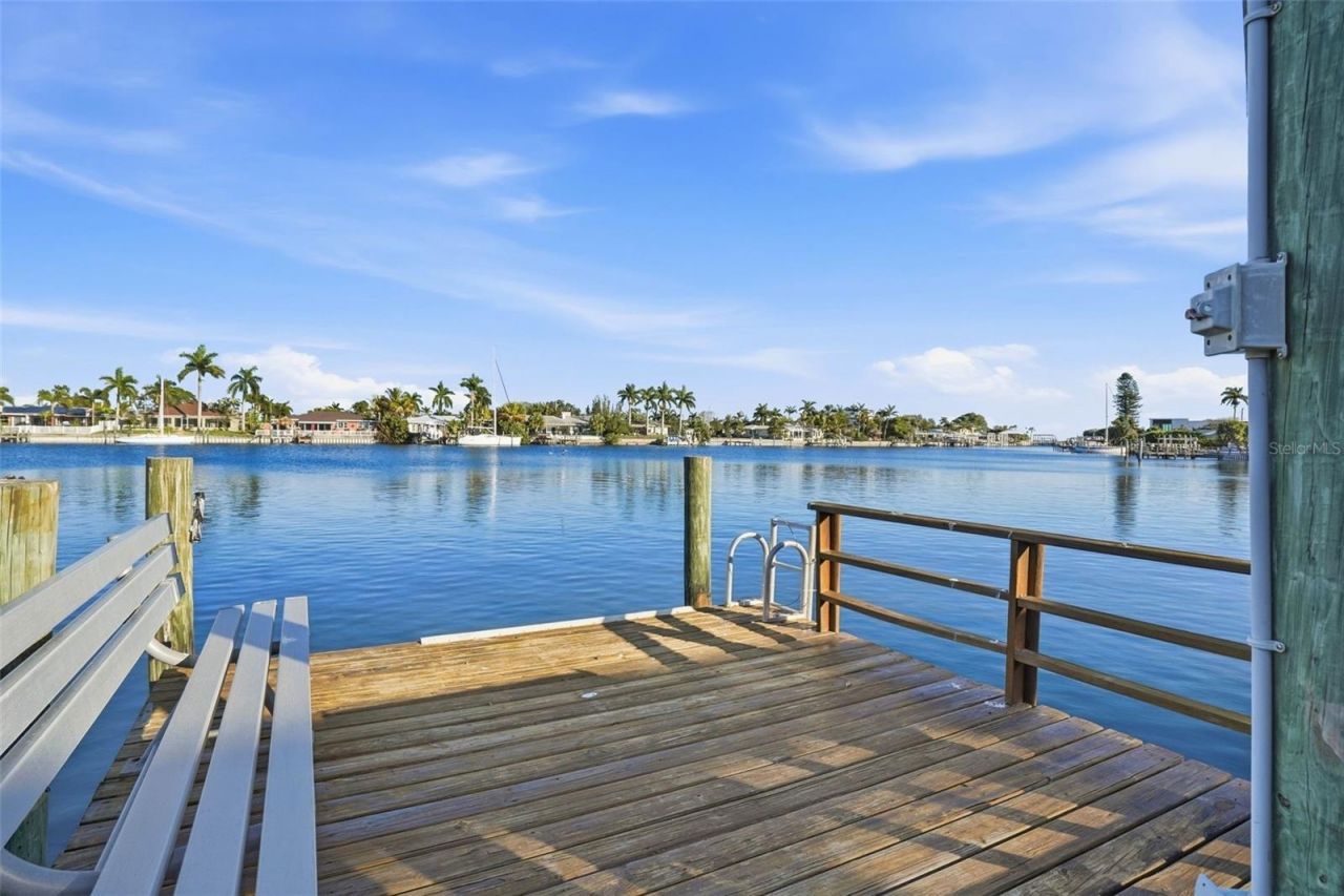 2316 S Shore Drive Se, Saint Petersburg, FL 33705 Photo