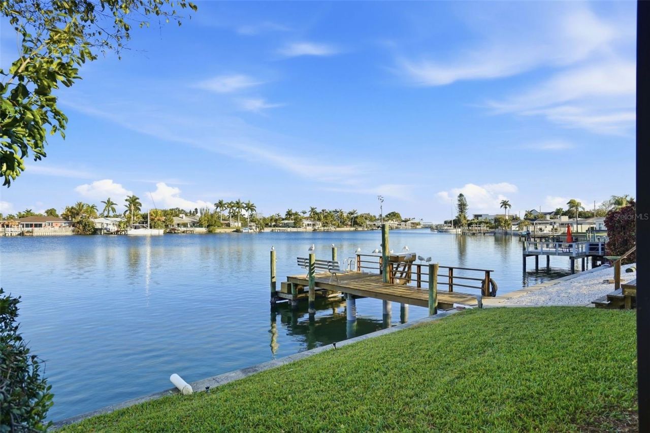 2316 S Shore Drive Se, Saint Petersburg, FL 33705 Photo