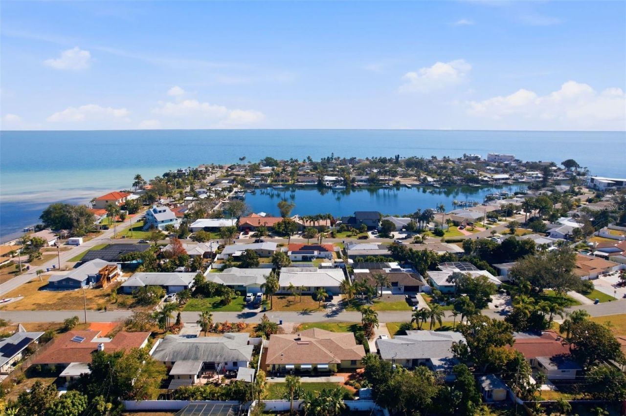 2316 S Shore Drive Se, Saint Petersburg, FL 33705 Photo