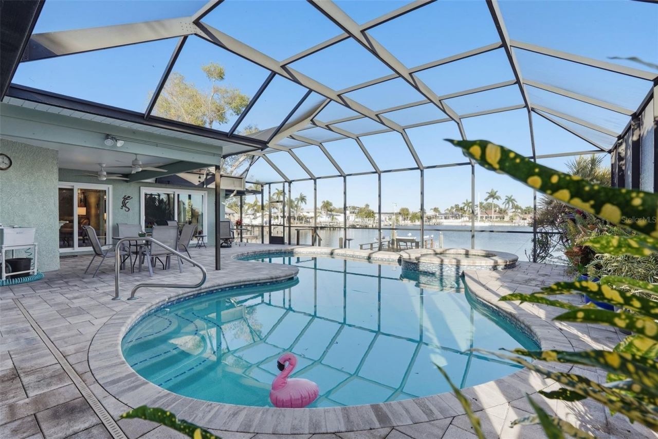 2316 S Shore Drive Se, Saint Petersburg, FL 33705 Photo