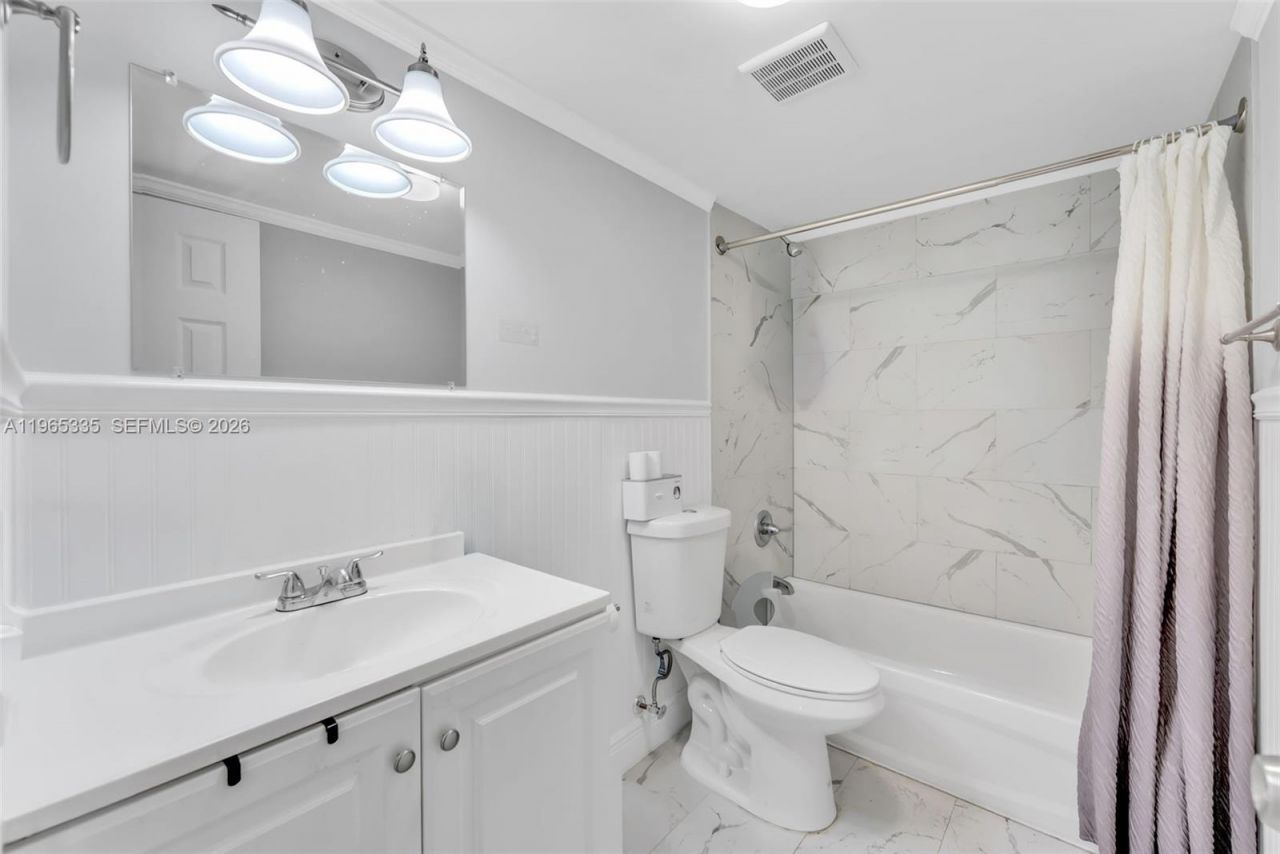 30 E 39th St, Unit 214, Hialeah, FL 33013 Photo