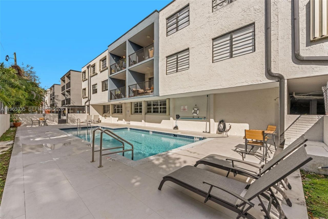 30 E 39th St, Unit 214, Hialeah, FL 33013 Photo