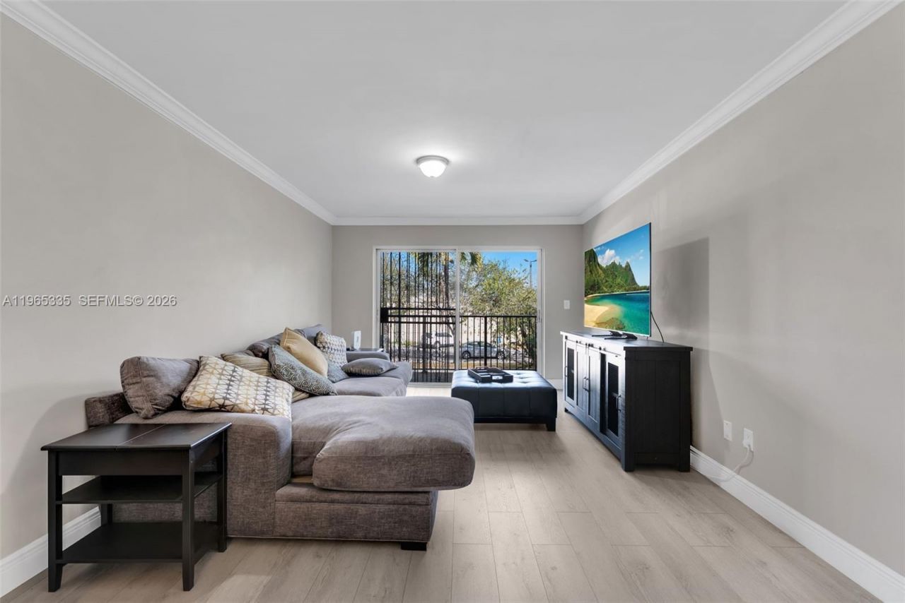 30 E 39th St, Unit 214, Hialeah, FL 33013 Photo