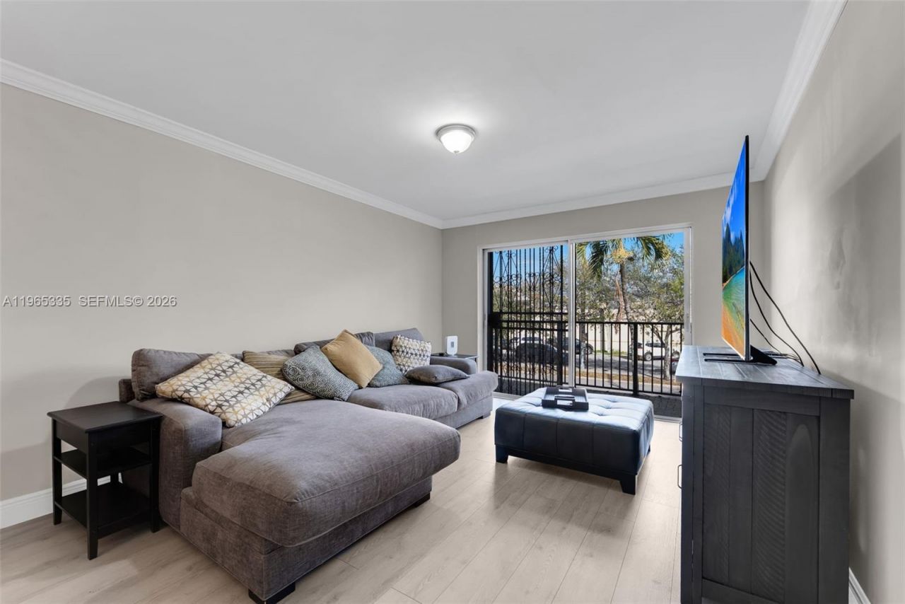 30 E 39th St, Unit 214, Hialeah, FL 33013 Photo