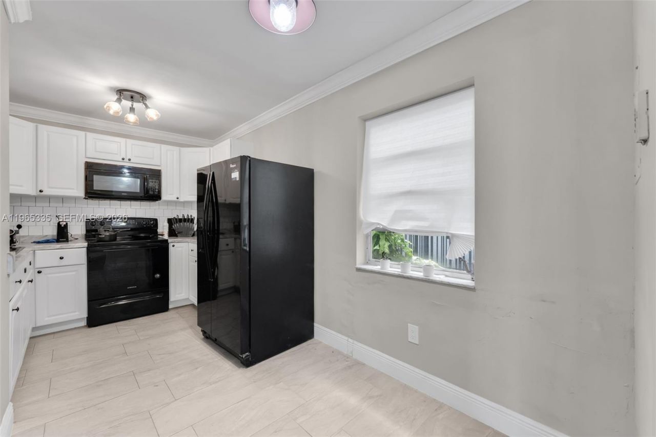 30 E 39th St, Unit 214, Hialeah, FL 33013 Photo