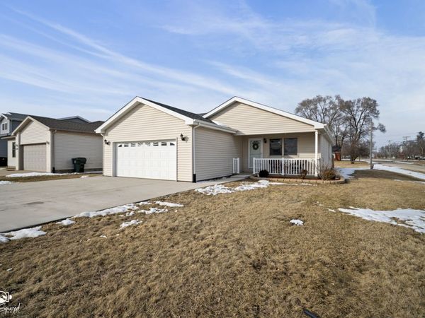 107 Eastern Illinois Street, St. Anne, IL 60964