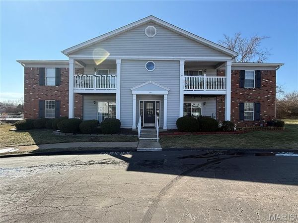 19 Berview Circle, Unit B, St Louis, MO 63129