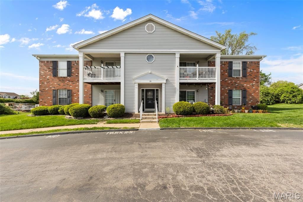 19 Berview Circle, Unit B, Saint Louis, MO 63129 Main Photo