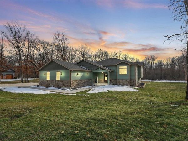 8183 Old Oak Drive, DeMotte, IN 46310