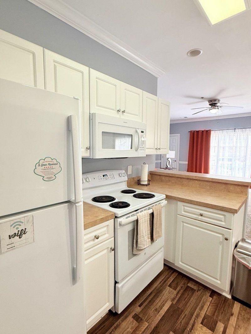 4878 Dahlia Ct. Photo 8