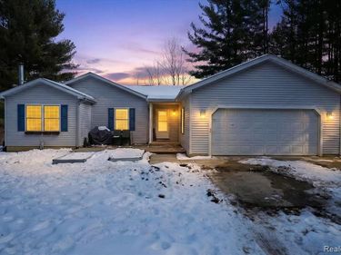 22092 Clear Lake Road, Pennfield Twp, MI 49014